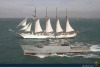 El patrullero VigÃ­a escolta al "Juan SebastiÃ¡n Elcano" en su salida a alta mar